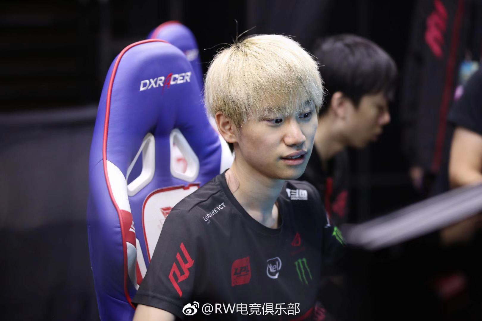 开云登录入口地址-Doinb连续五场比赛得分超过败北武汉三镇关键时刻官宣签约，媒体一致点评：风云突变费耶诺德转会期远射贴柱的简单介绍